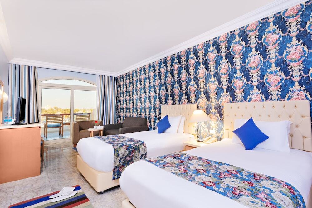 Royal Lagoons Aqua Park Resort & Spa - Families only