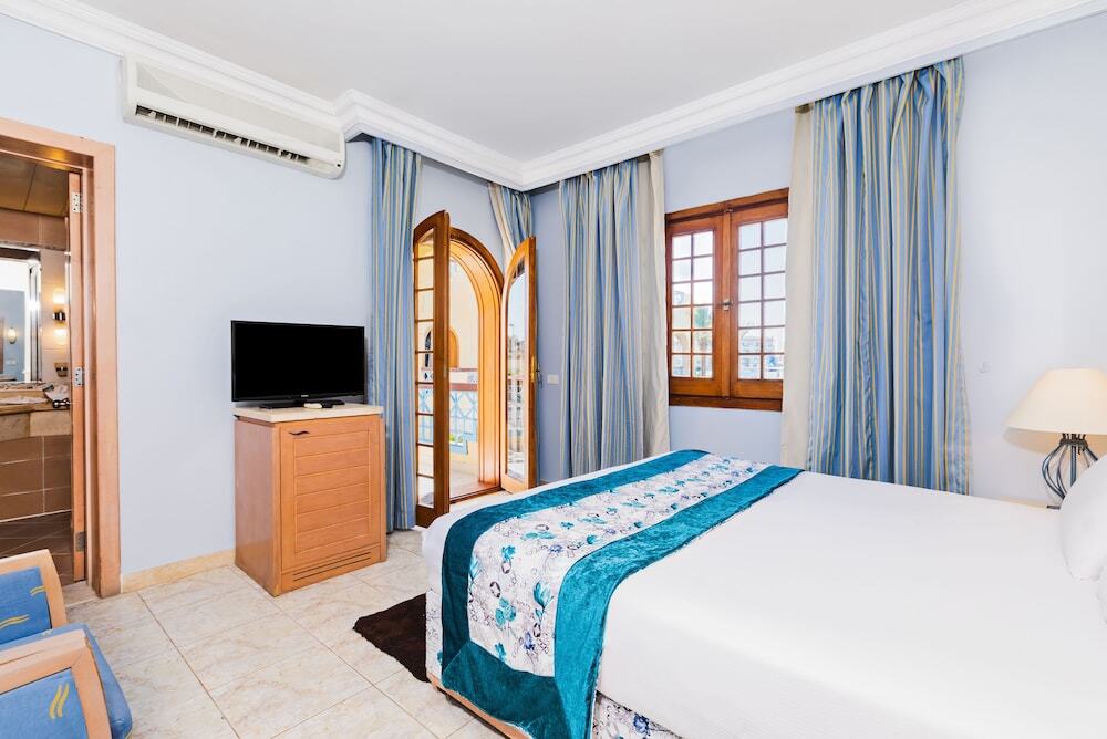 Royal Lagoons Aqua Park Resort & Spa - Families only