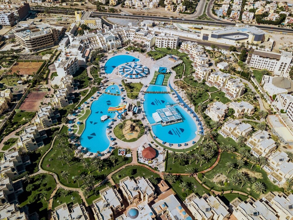 Royal Lagoons Aqua Park Resort & Spa - Families only