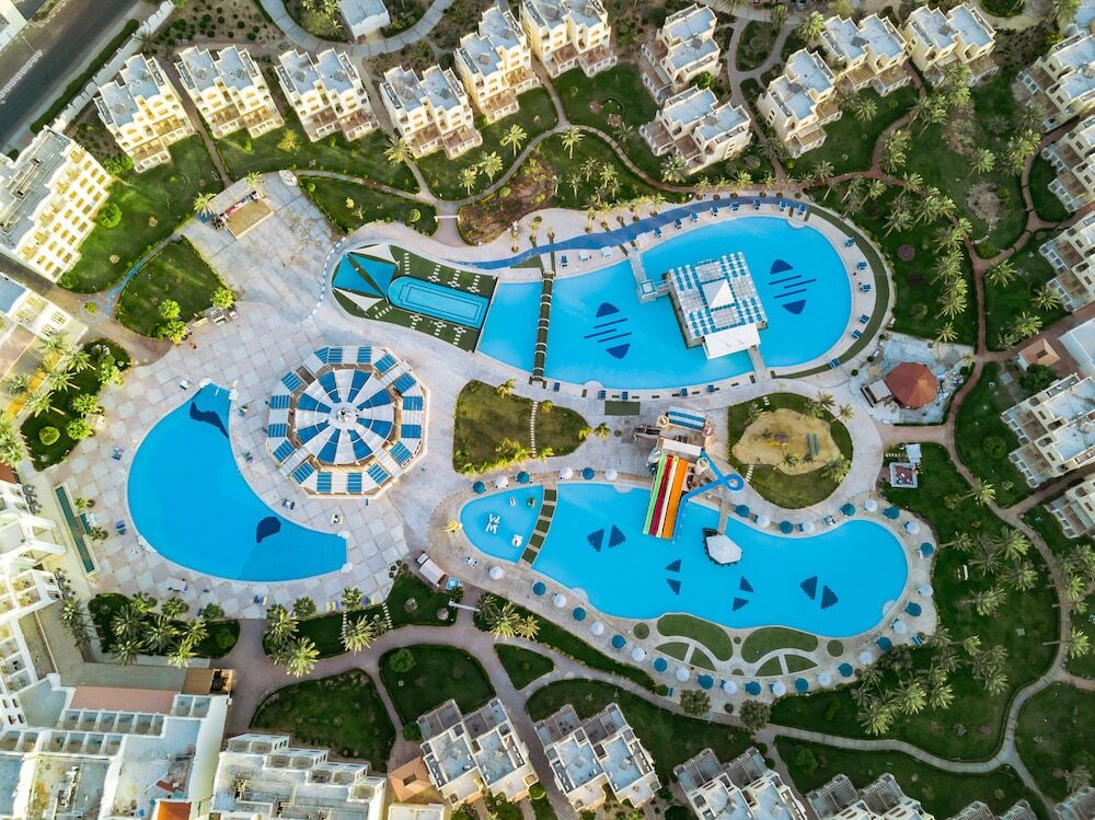 Royal Lagoons Aqua Park Resort & Spa - Families only