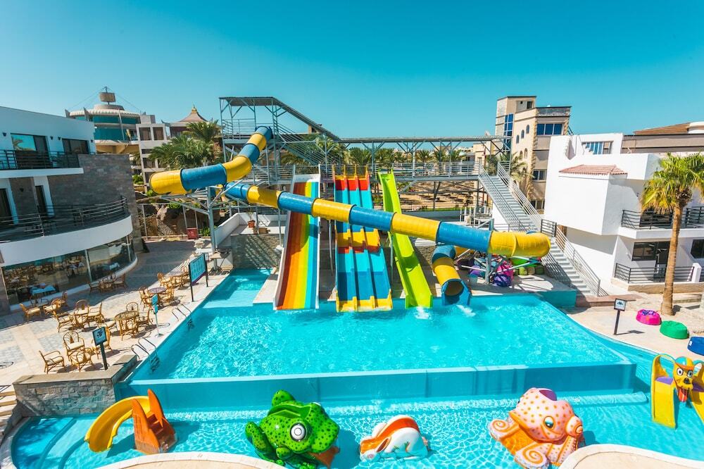 La Rosa Waves Beach Aqua Park