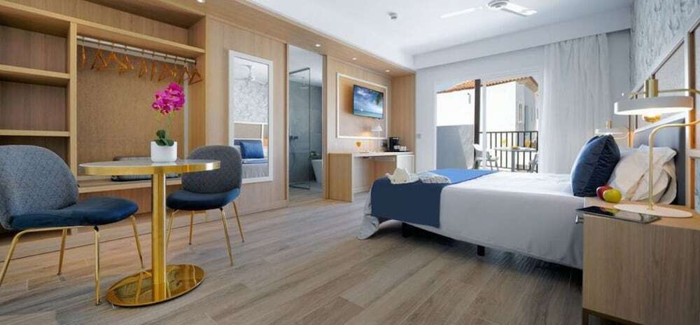 Broncemar Beach Suites
