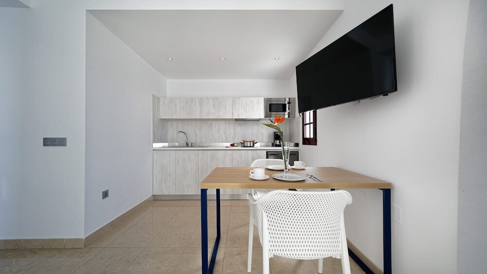 Broncemar Beach Suites