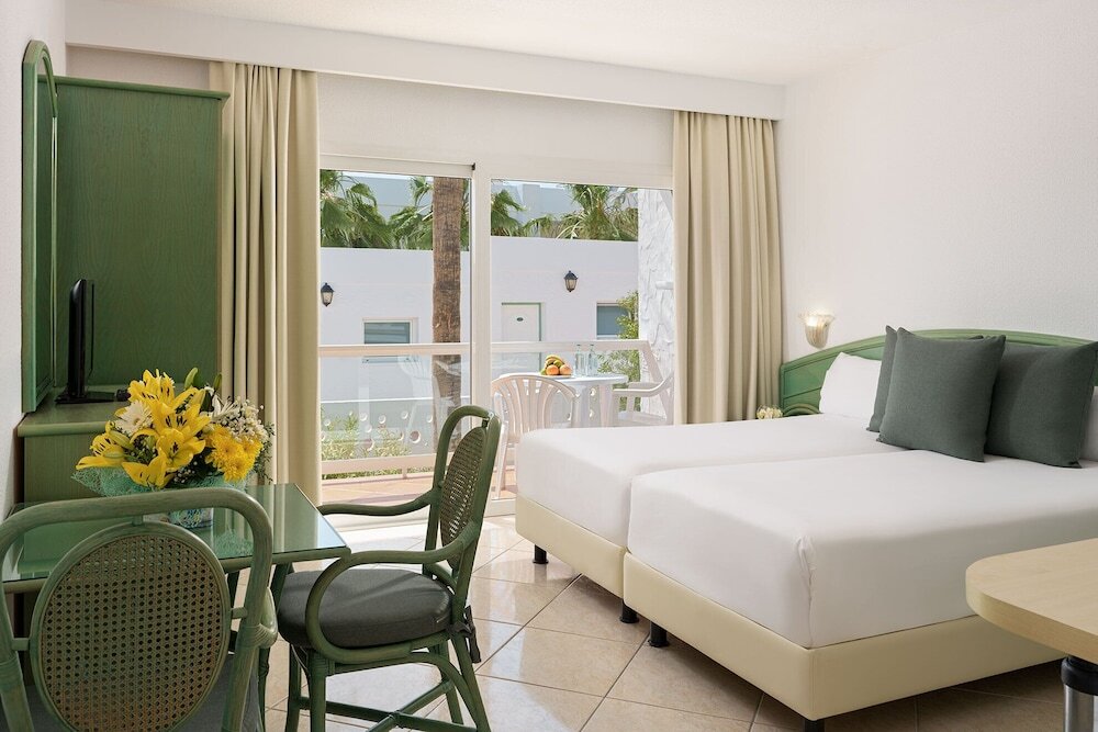 Aparthotel Esquinzo Y Monte Del Mar