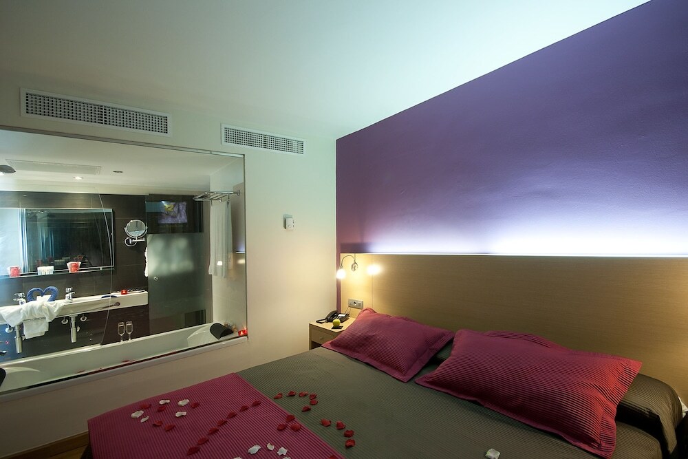 R2 Romantic Fantasia Suites
