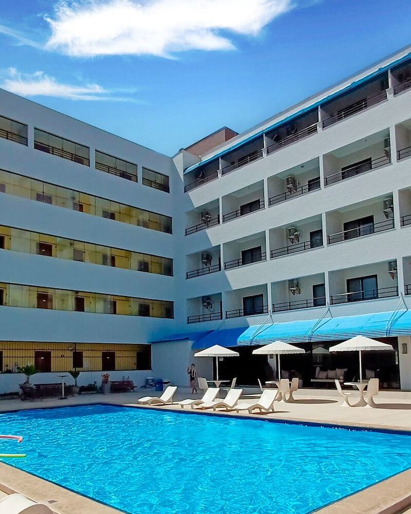 Golden Beach Hotel 
