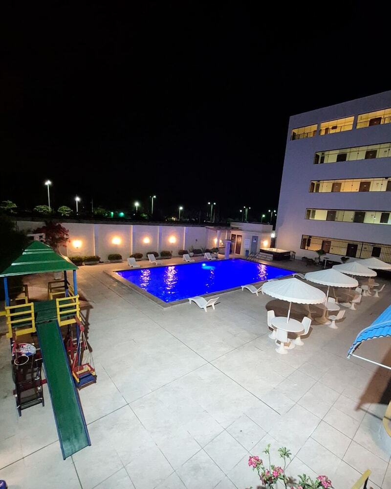 Golden Beach Hotel 