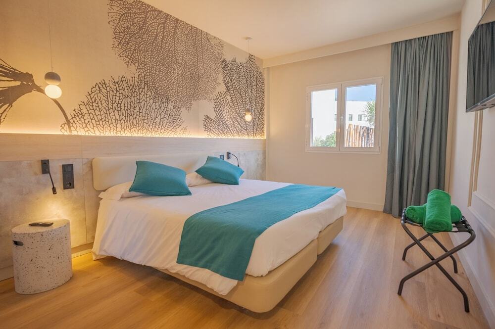 R2 Higos Beach Apartments