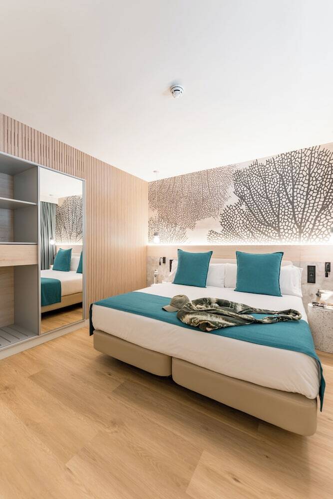 R2 Higos Beach Apartments