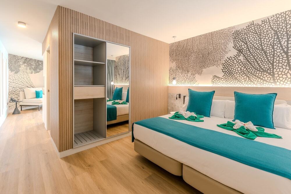R2 Higos Beach Apartments