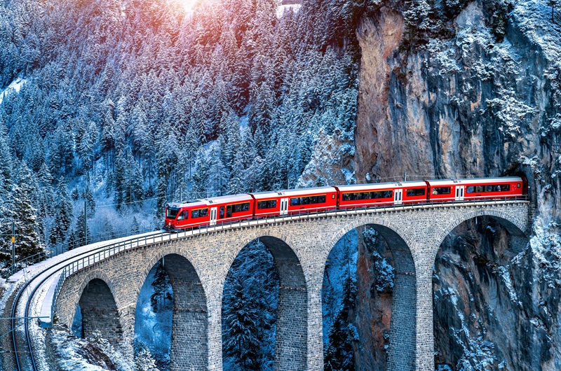 https://viagemonline.pt.tui.com/pt/idea/29964605/comboios-panoramicos-suicos 