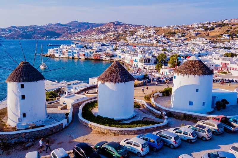 https://viagemonline.pt.tui.com/pt/idea/52087337/mykonos-e-santorini-ao-teu-ritmo 