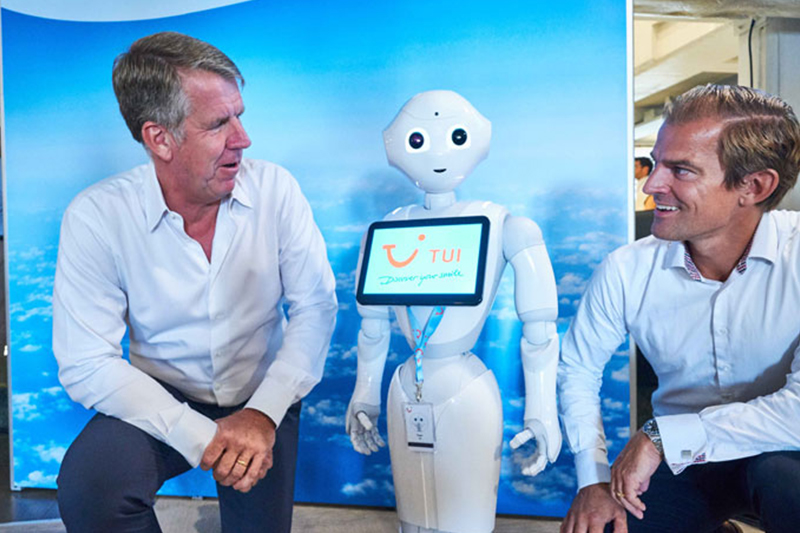 TUI INTERNACIONAL - TUI Nordic contrata robô humanóide - Pepper